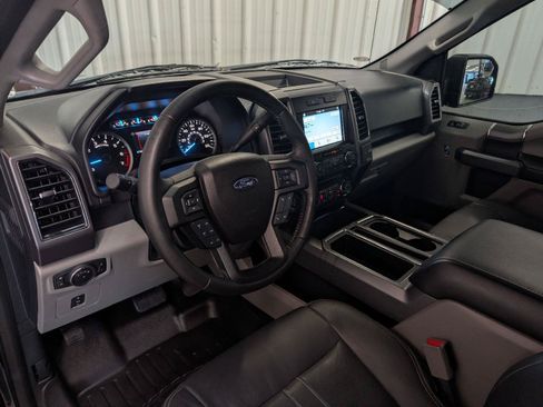 Used 2017 Ford F150 XLT w/ Equipment Group 302A Luxury AWD/4WD image 4