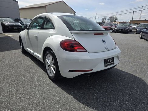 Used 2019 Volkswagen Beetle 2.0T SE image 1