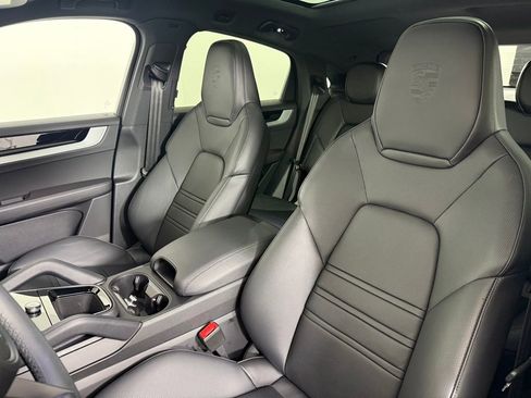 Certified 2025 Porsche Cayenne Coupe AWD/4WD image 5