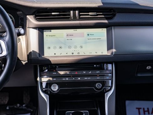 Used 2018 Jaguar XF Prestige image 18