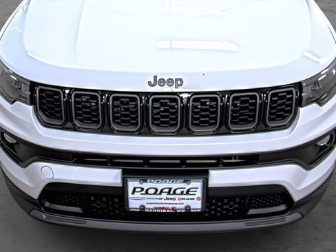 New 2026 Jeep Compass Latitude image 16