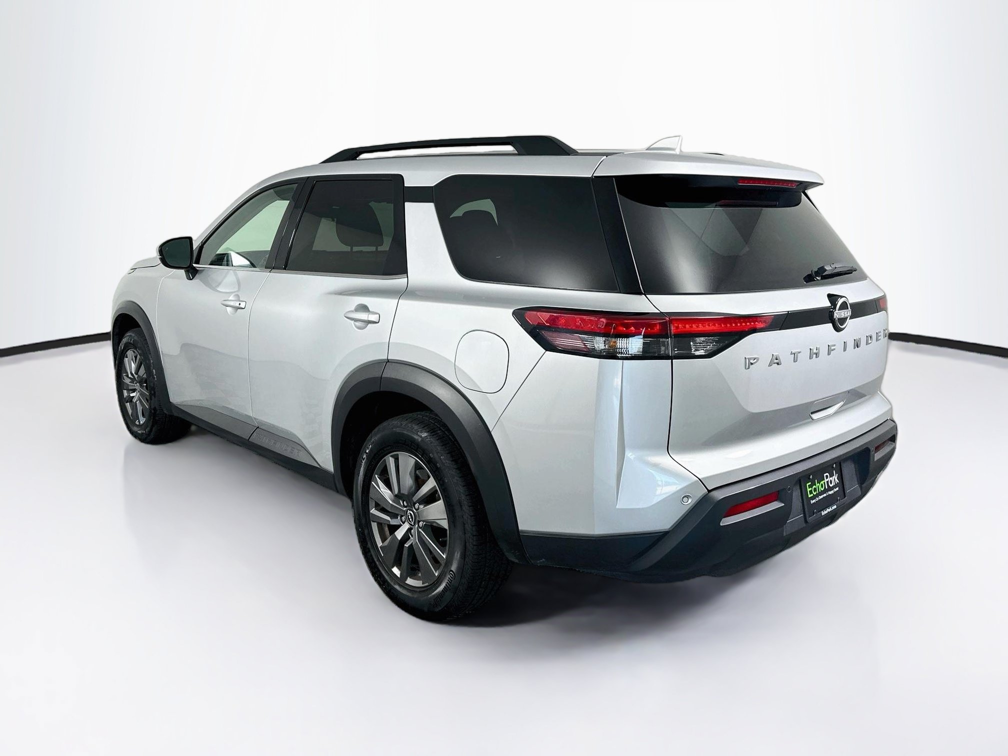 Used 2025 Nissan Pathfinder SV FWD image 5