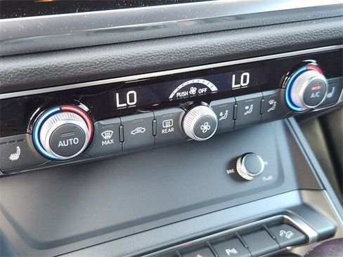 New 2025 Audi Q3 2.0T Premium image 18