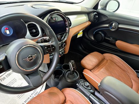 Used 2024 MINI Cooper 2-Door Hardtop w/ Signature Upholstery Package FWD image 22