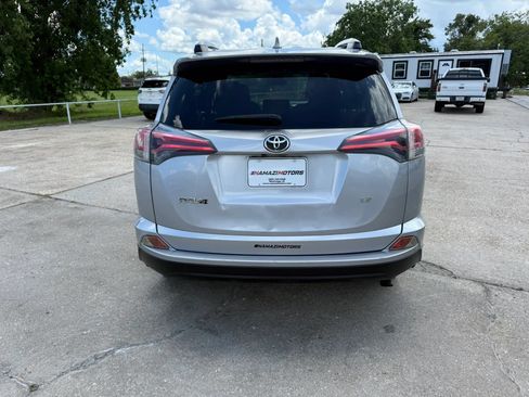 Used 2018 Toyota RAV4 LE FWD image 7