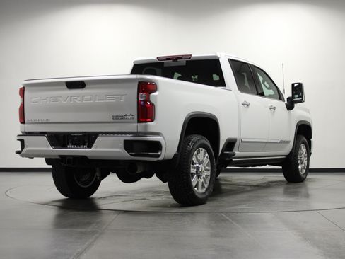 Used 2024 Chevrolet Silverado 3500 High Country w/ Technology Package AWD/4WD image 4
