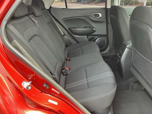 Used 2024 Hyundai Venue SEL FWD image 30