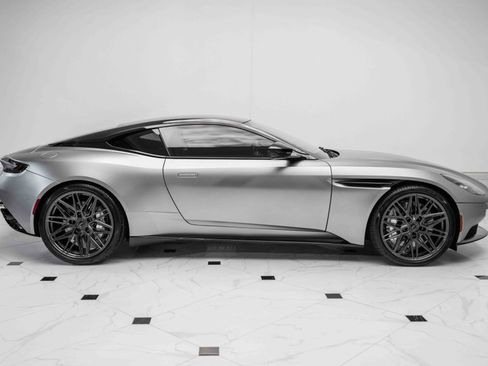 Used 2023 Aston Martin DB11 Coupe image 30