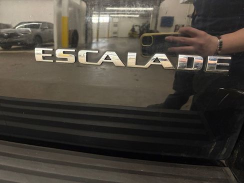 Used 2014 Cadillac Escalade Premium image 36