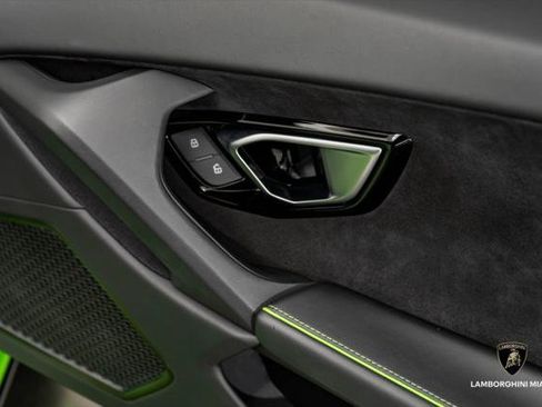 Used 2021 Lamborghini Huracan EVO RWD image 43