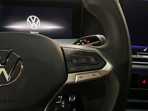 Certified 2025 Volkswagen Tiguan SE R-Line image 19