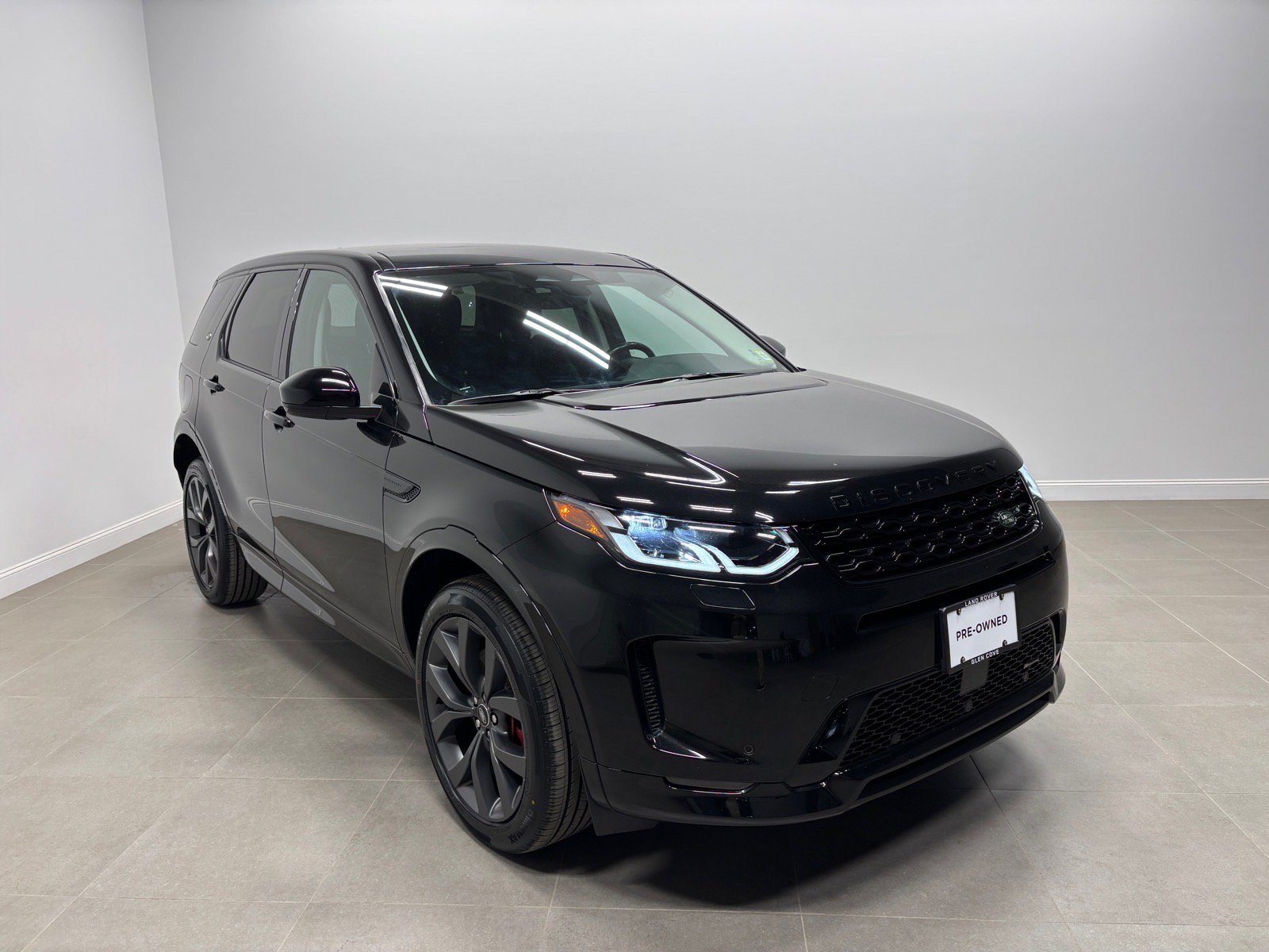 Used 2023 Land Rover Discovery Sport SE R-Dynamic AWD/4WD image 4