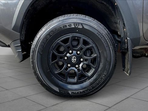 Used 2020 Toyota Tacoma SR w/ SX Package image 11