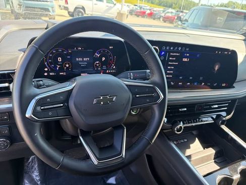 Used 2025 Chevrolet Suburban Z71 AWD/4WD image 28