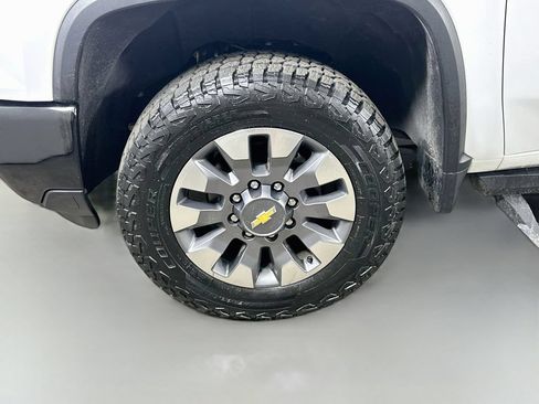 Used 2024 Chevrolet Silverado 2500 Custom RWD image 8