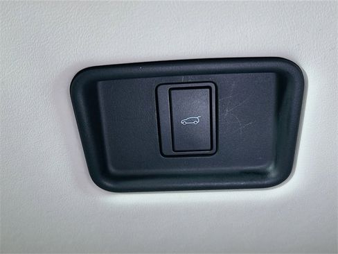 Used 2023 Land Rover Range Rover SE image 33