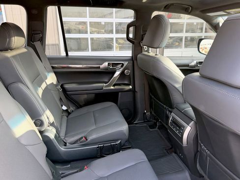 Used 2023 Lexus GX 460 Premium image 13