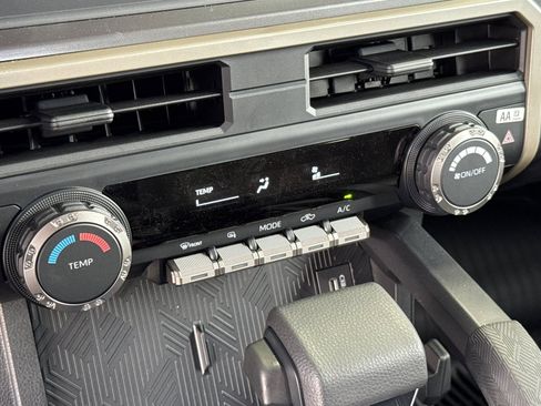 Certified 2025 Toyota Tacoma SR5 image 18