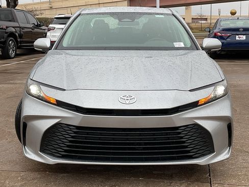 Used 2025 Toyota Camry LE image 3