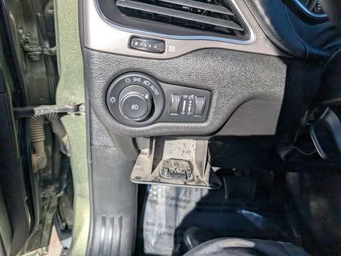 Used 2021 Jeep Cherokee Latitude Plus AWD/4WD image 9