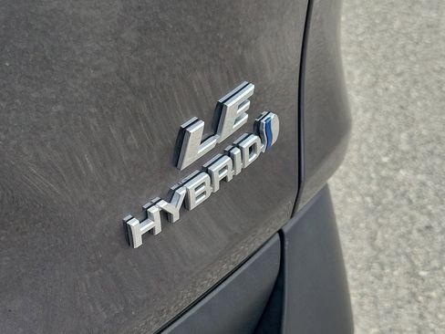 Used 2024 Toyota RAV4 LE AWD/4WD image 7