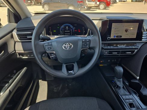 Used 2025 Toyota Camry LE FWD image 13