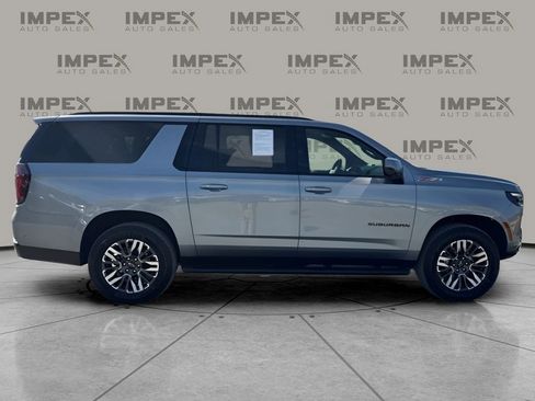 Used 2025 Chevrolet Suburban Z71 image 6