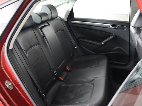 Used 2018 Volkswagen Passat 2.0T R-Line w/ R-Line Lighting Package image 27