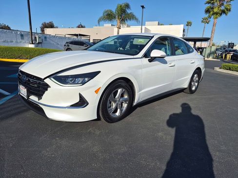 Used 2022 Hyundai Sonata SE FWD image 2