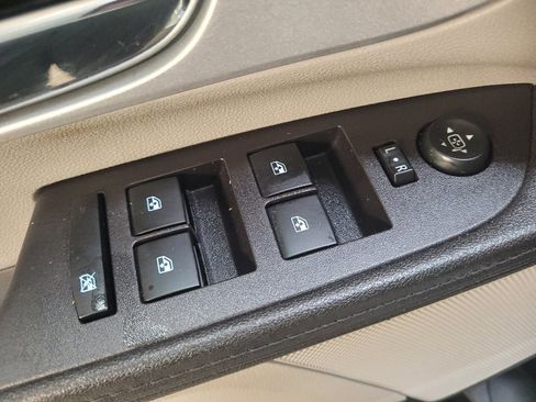 Used 2017 Chevrolet Equinox LS FWD image 27