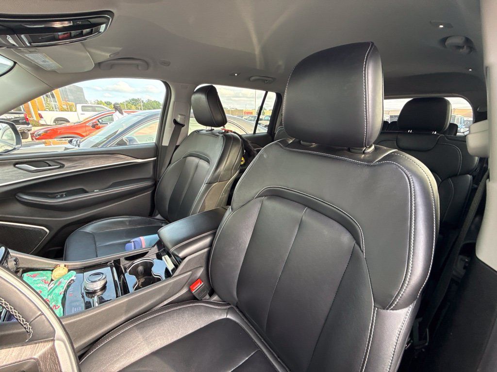 Used 2022 Jeep Grand Cherokee L Limited AWD/4WD image 8