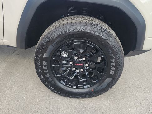 New 2026 GMC Canyon Elevation w/ Convenience Package image 5