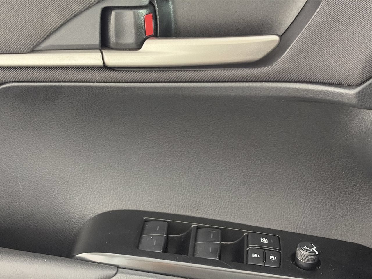 Used 2025 Toyota Camry LE FWD image 17