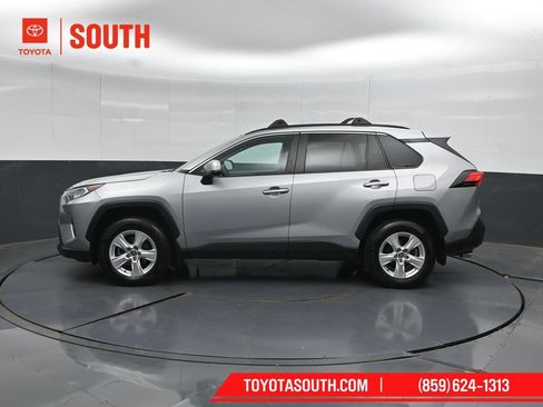 Used 2021 Toyota RAV4 XLE AWD/4WD image 7