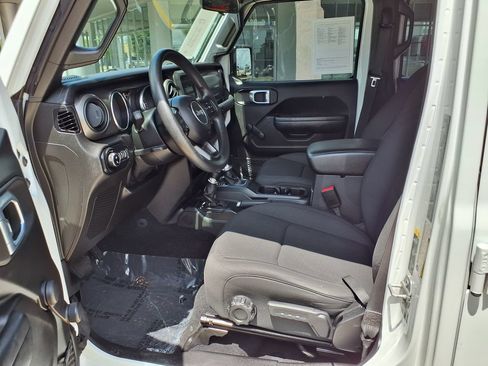 Used 2022 Jeep Gladiator Sport AWD/4WD image 15