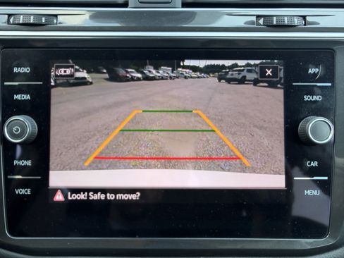 Used 2024 Volkswagen Tiguan SE FWD image 19