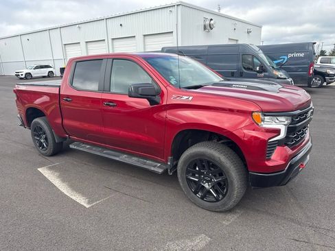 Used 2025 Chevrolet Silverado 1500 LT Trail Boss w/ Convenience Package II AWD/4WD image 2