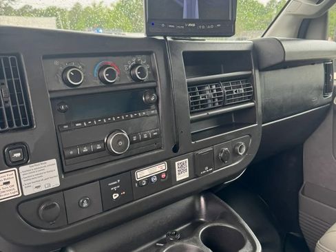 Used 2016 GMC Savana 3500 RWD image 17