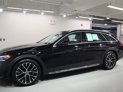 Used 2024 Mercedes-Benz E 450 4MATIC All-Terrain Wagon image 4