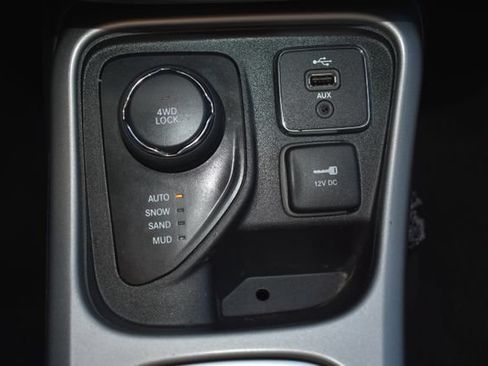 Used 2018 Jeep Compass Latitude w/ Cold Weather Group AWD/4WD image 26