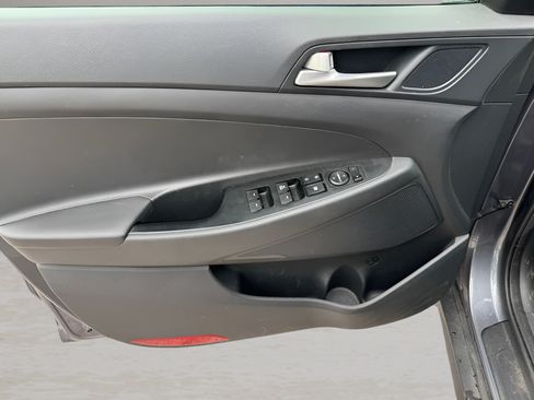 Used 2021 Hyundai Tucson SE w/ Cargo Package FWD image 16