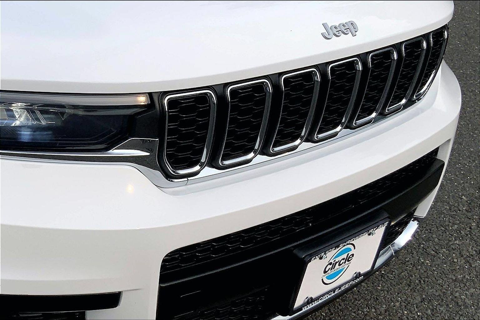 Certified 2024 Jeep Grand Cherokee L Laredo AWD/4WD image 27