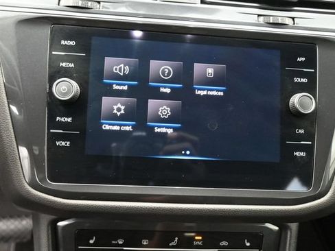 Used 2024 Volkswagen Tiguan SE FWD image 15