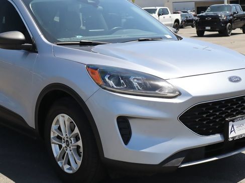 Used 2022 Ford Escape SE w/ Convenience Package FWD image 9