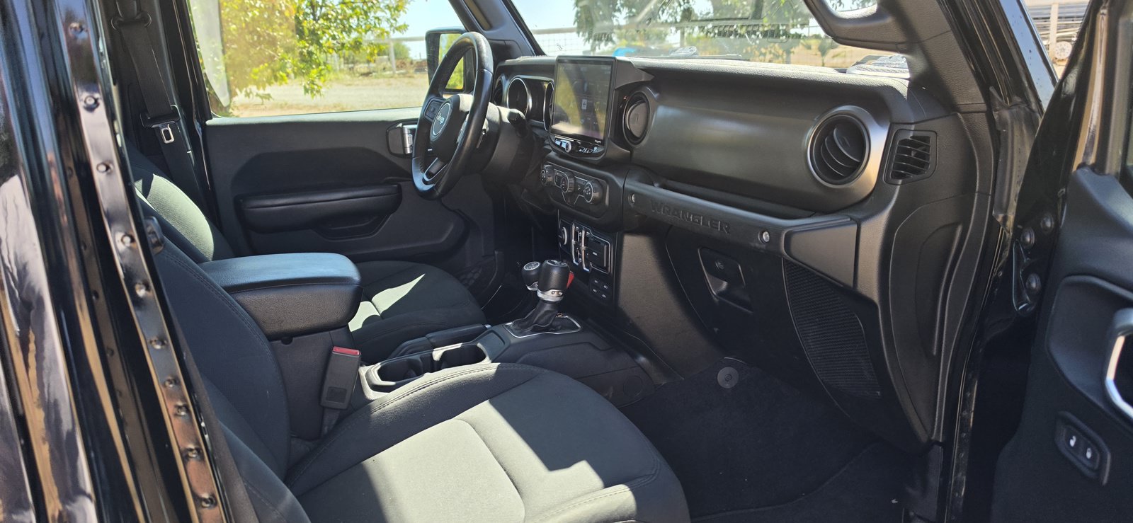 Used 2019 Jeep Wrangler Unlimited Sport S AWD/4WD image 2