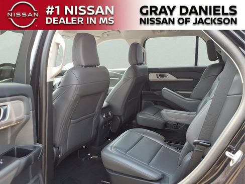 Used 2025 Ford Explorer Active w/ Active Comfort Package RWD image 27