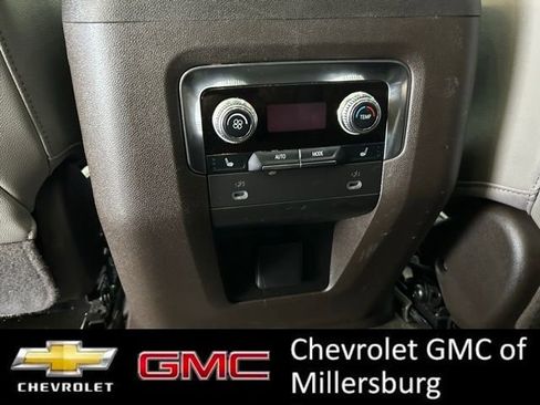 Used 2022 GMC Yukon XL SLT w/ SLT Premium Package image 30