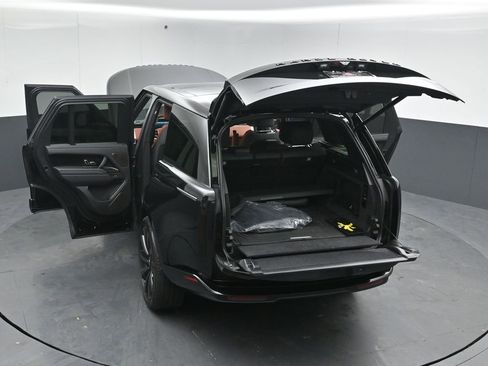 Used 2025 Land Rover Range Rover SV image 58