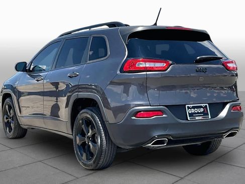 Used 2018 Jeep Cherokee Latitude w/ Altitude Package FWD image 11