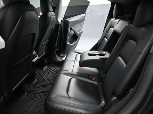 Used 2024 Tesla Model Y Long Range image 14